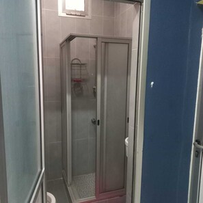 Handtücher, Seife, Toilettenpapier