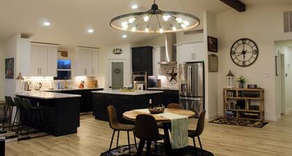 Fun and Relaxing Oklahoma Cabin / Located by Lake Texoma and Casino