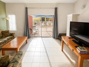 TV - Kissimmee Value Townhouse w/ Direct Pool Access (Kissimmee)