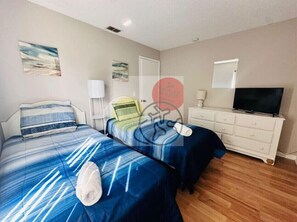 4 bedrooms, iron/ironing board, WiFi - Enchanted Stay Orlando (Kissimmee)