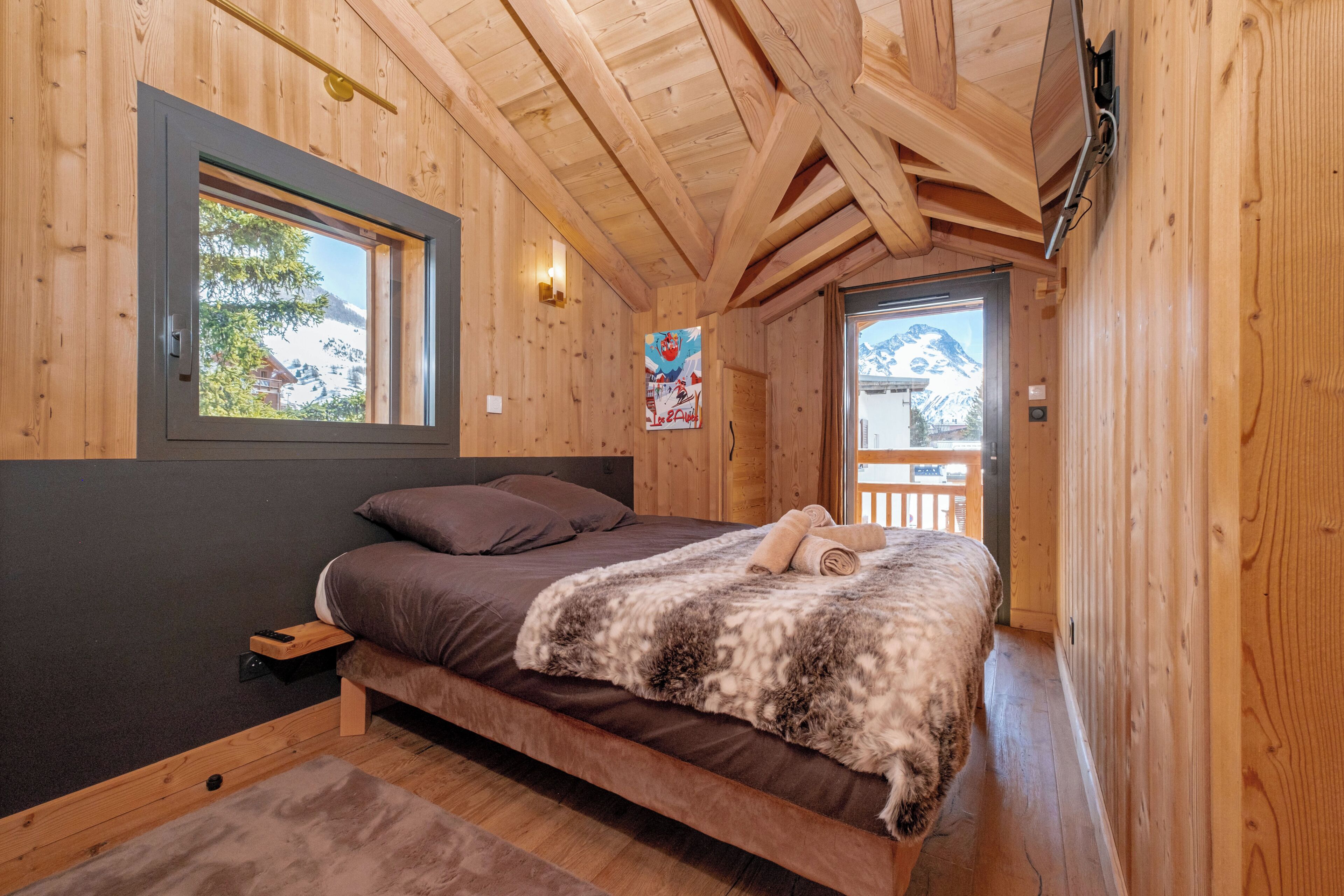 6 bedrooms, WiFi, bed sheets