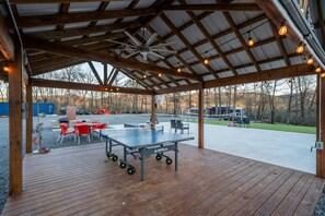 Outdoor dining - Delux Country Cabin - Pet Friendly (HOT SPRINGS)