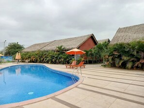 Outdoor pool - Comoé Lodge Hôtel Resort & Spa (Ekressinville)