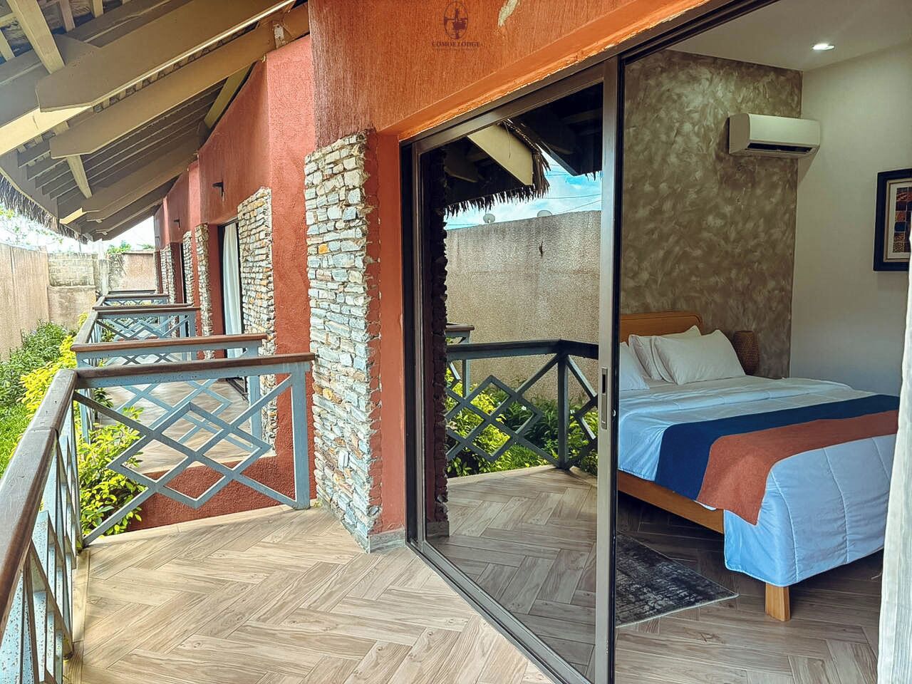 Deluxe dubbelrum - utsikt mot trädgården | Skrivbord, arbetsyta för laptop och gratis wi-fi