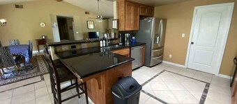 Peaceful 3-bedroom house w/AC,BBQ, Kings & Sequoia Nat Parks!