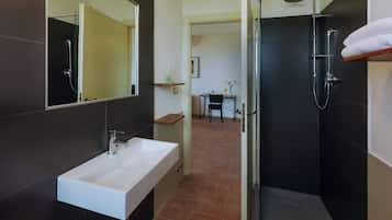 Classic Room, Hill View | Bathroom | Shower, free toiletries, hair dryer, towels