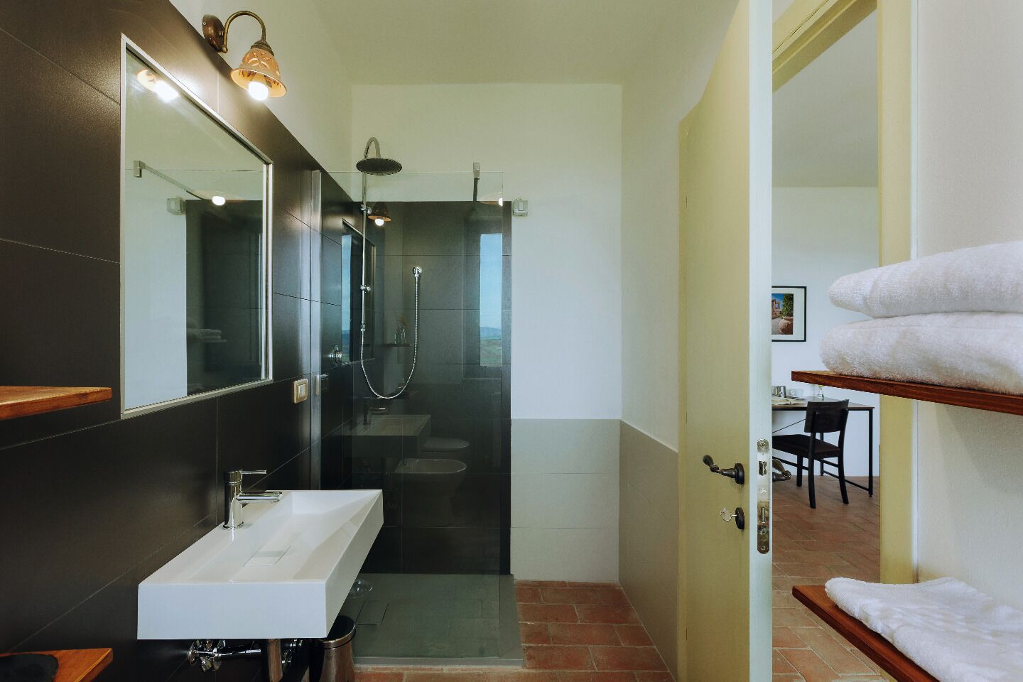 Classic-Zimmer, Hügelblick | Badezimmer | Dusche, kostenlose Toilettenartikel, Haartrockner, Handtücher