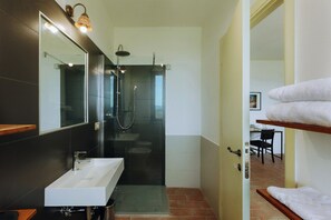 Classic Room, Hill View | Bathroom | Shower, free toiletries, hair dryer, towels