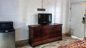 Room, 1 King Bed, Smoking (Refrigerator & Microwave) | Free WiFi, bed sheets - Studio 6 Suites – Albany, GA (Albany)