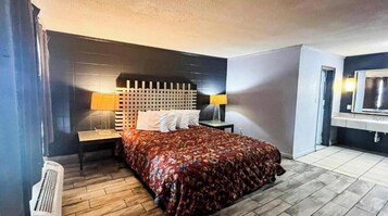 Habitación, 1 cama de matrimonio grande, fumadores (Refrigerator & Microwave) | Wifi gratis y ropa de cama