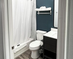 Gabungan pancuran/tab mandi, kelengkapan dandanan diri percuma 