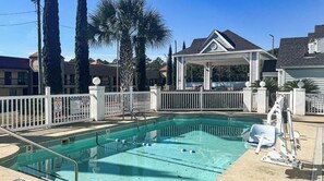 Pool - Studio 6 – Mobile, AL (Mobile)