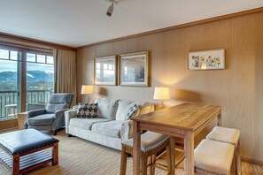 TV, fireplace - Suncadia Resort 1BR: River View! (Cle Elum)