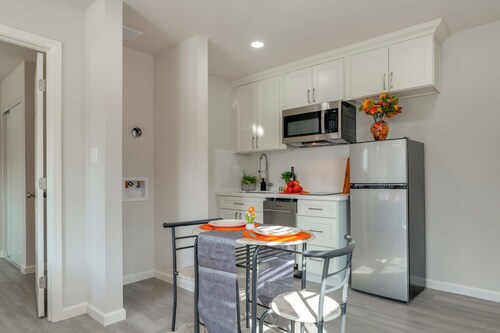 Great for Digital Nomads! Convenient Manteca Apt