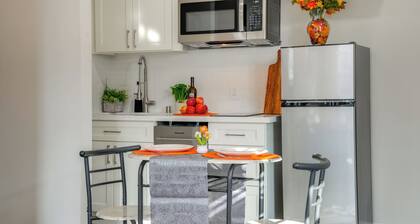 Great for Digital Nomads! Convenient Manteca Apt