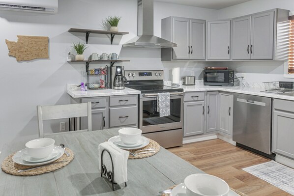 Fridge, microwave, stovetop, dishwasher