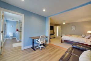 3 bedrooms, desk, iron/ironing board, Internet