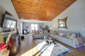 TV, books - 3 Blocks to Lake George Village: Spacious Home! (Lake George)