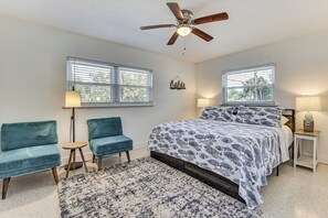 Internet, bed sheets - Gateway to Crystal River! Canal-Front Home w/ Dock (Crystal River)