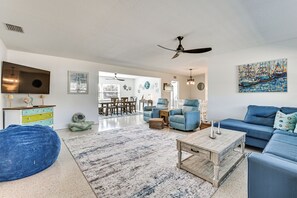 TV - Gateway to Crystal River! Canal-Front Home w/ Dock (Crystal River)