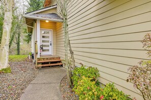 Exterior detail - MCM-Inspired Decor & Top Location! Tumwater Duplex (Tumwater)