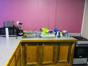 Private kitchen - Serene Nature Escape at Coco #4  2BR Near Jerico Road (Utila)