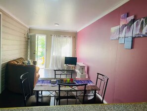 Dining - Serene Nature Escape at Coco #4  2BR Near Jerico Road (Utila)