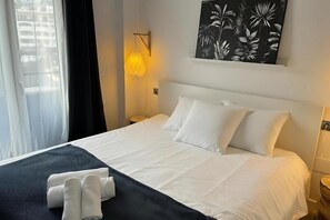 2 bedrooms, WiFi, bed sheets - Comfort with the best ocean view at the Marina Balcony (benalmadena)