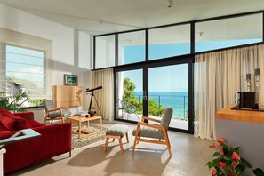 Smart TV, fireplace, books - Luxury 4BR Seafront Villa with Pool and Jacuzzi (Sućuraj)