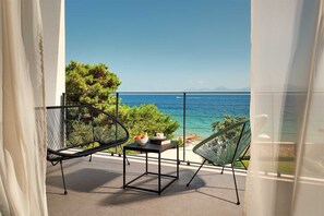 Property grounds - Luxury 4BR Seafront Villa with Pool and Jacuzzi (Sućuraj)