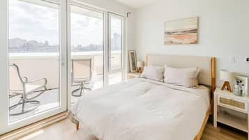 Suite – superior, 3 soverom, balkong | Blendingsgardiner, strykejern/-brett, wi-fi (inkludert) og sengetøy