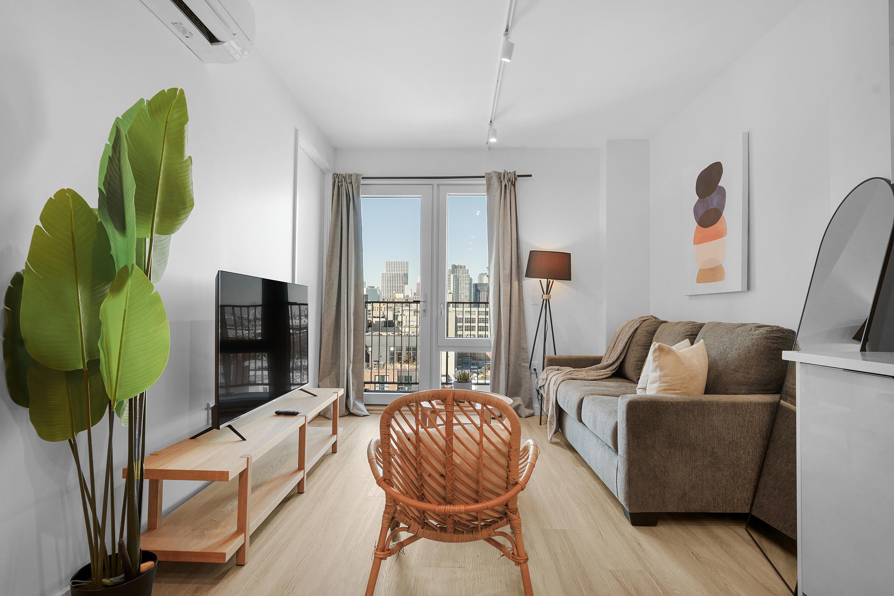 Suite Premium, 2 habitaciones, 2 baños | Zona de estar | Televisión de 50 pulgadas con canales digitales