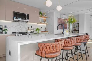 Suite Superior, 3 kamar tidur, balkon | Dapur pribadi | Lemari es besar, microwave, oven, dan kompor