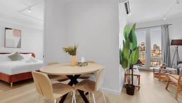 Suite – premium, 2 soverom, 2 bad | Spisestue