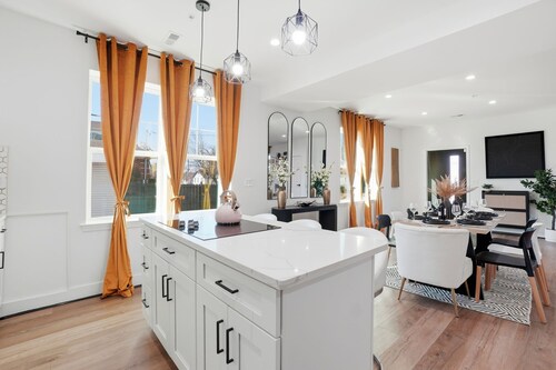 DC Luxury Retreat for Families & Groups 5BR/5.5BA • Parking • Metro • EV Charger