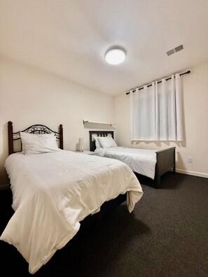 4 bedrooms, WiFi, bed sheets - Cozy Luxury 4bed townhomes in Oakland close to SF and Berkeley. (Oakland)