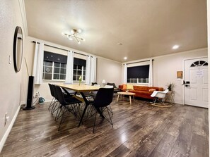 Interior - Cozy Luxury 4bed townhomes in Oakland close to SF and Berkeley. (Oakland)