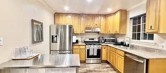 Cozy Luxury 4bed townhomes in Oakland close to SF and Berkeley.