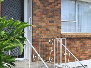 Exterior detail - Bright Eden Park two bed townhouse private parking (Kingsland)