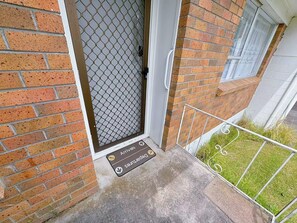 Exterior detail - Bright Eden Park two bed townhouse private parking (Kingsland)