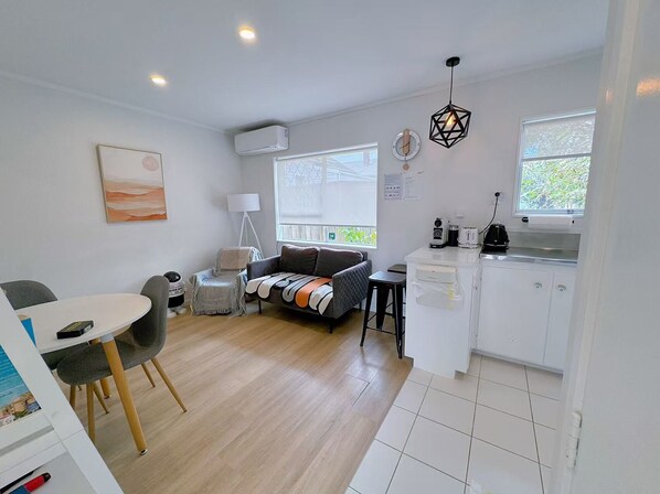 Interior - Bright Eden Park two bed townhouse private parking (Kingsland)