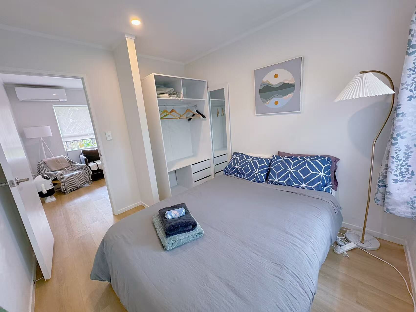 Iron/ironing board, WiFi, bed sheets