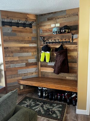 Interior - Ski In/Out condo close to everything with modern kitchen, balcony and views (Ludlow)