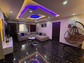 Smart TV - A few steps away from the famous acropolis park, located in the heart of Apo! (Federal Capital Territory, Nigeria)