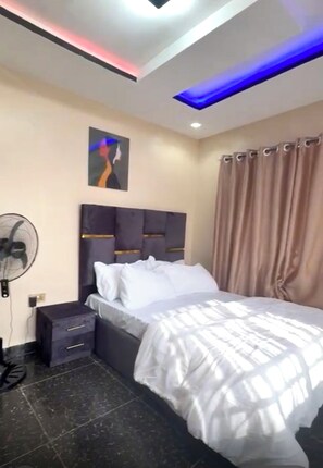 2 bedrooms, iron/ironing board, WiFi, bed sheets - A few steps away from the famous acropolis park, located in the heart of Apo! (Federal Capital Territory, Nigeria)