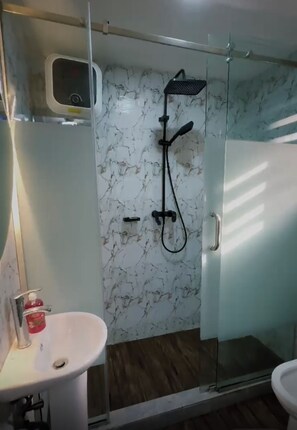 Bidet, towels, soap, toilet paper - A few steps away from the famous acropolis park, located in the heart of Apo! (Federal Capital Territory, Nigeria)