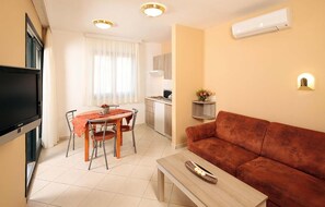 TV - Nice apartment in Umag with WiFi (Umag)