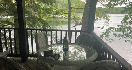 2-bedroom cabin in peaceful Caroga Lake with AC