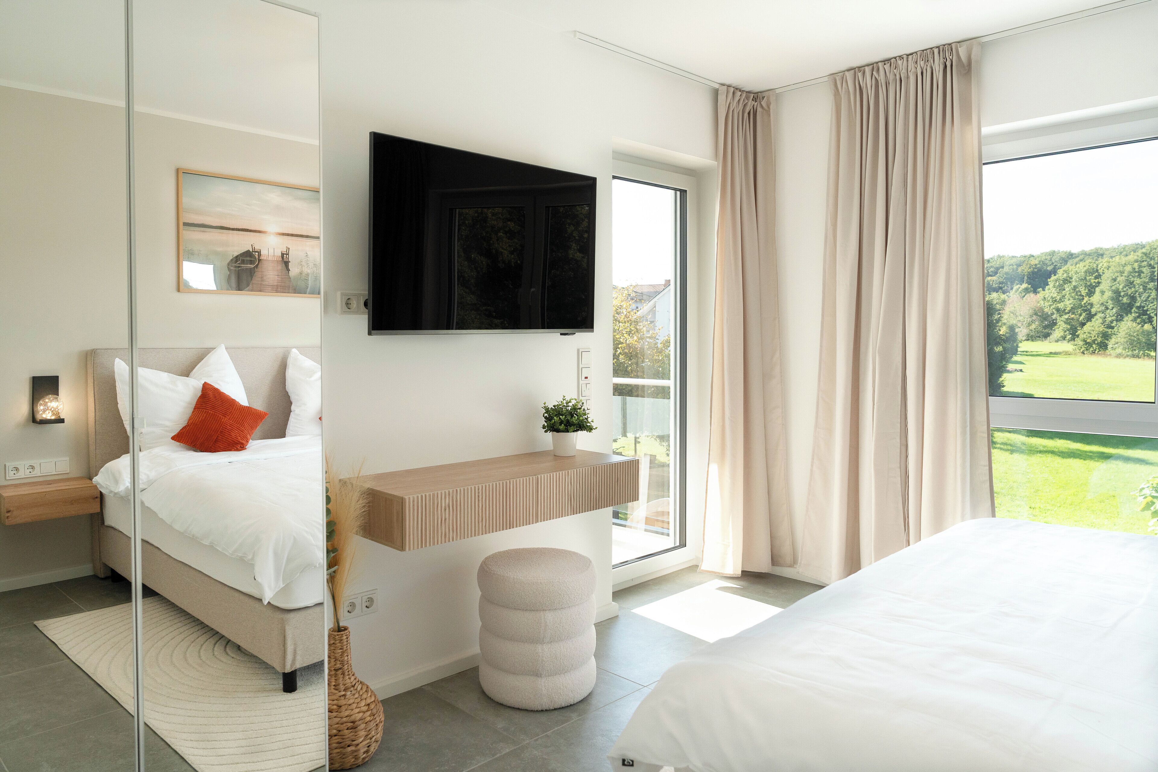 Coffres-forts dans les chambres, fer et planche à repasser