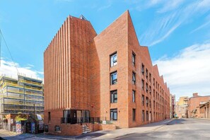 Exterior - Modern Liverpool Flat | Contractors & Work Trips % (Merseyside)